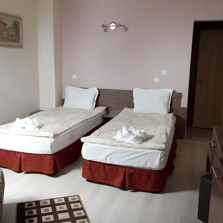 Casa de hóspedes Dobi 3*