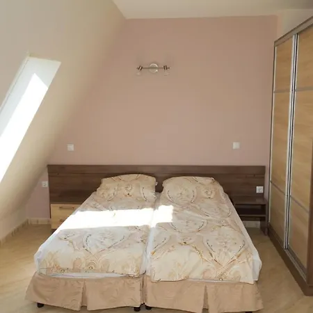 Casa de hóspedes Dobi 3*